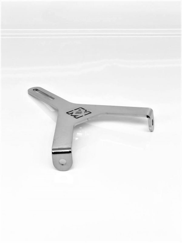 Nedre fästet "Y KR" för rattkåpa